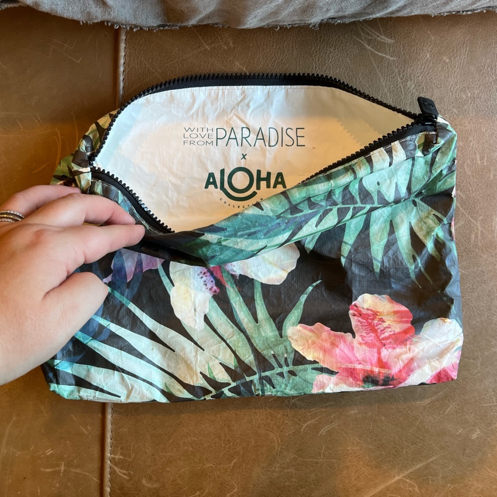 Never used Aloha Collection Mid pouch.